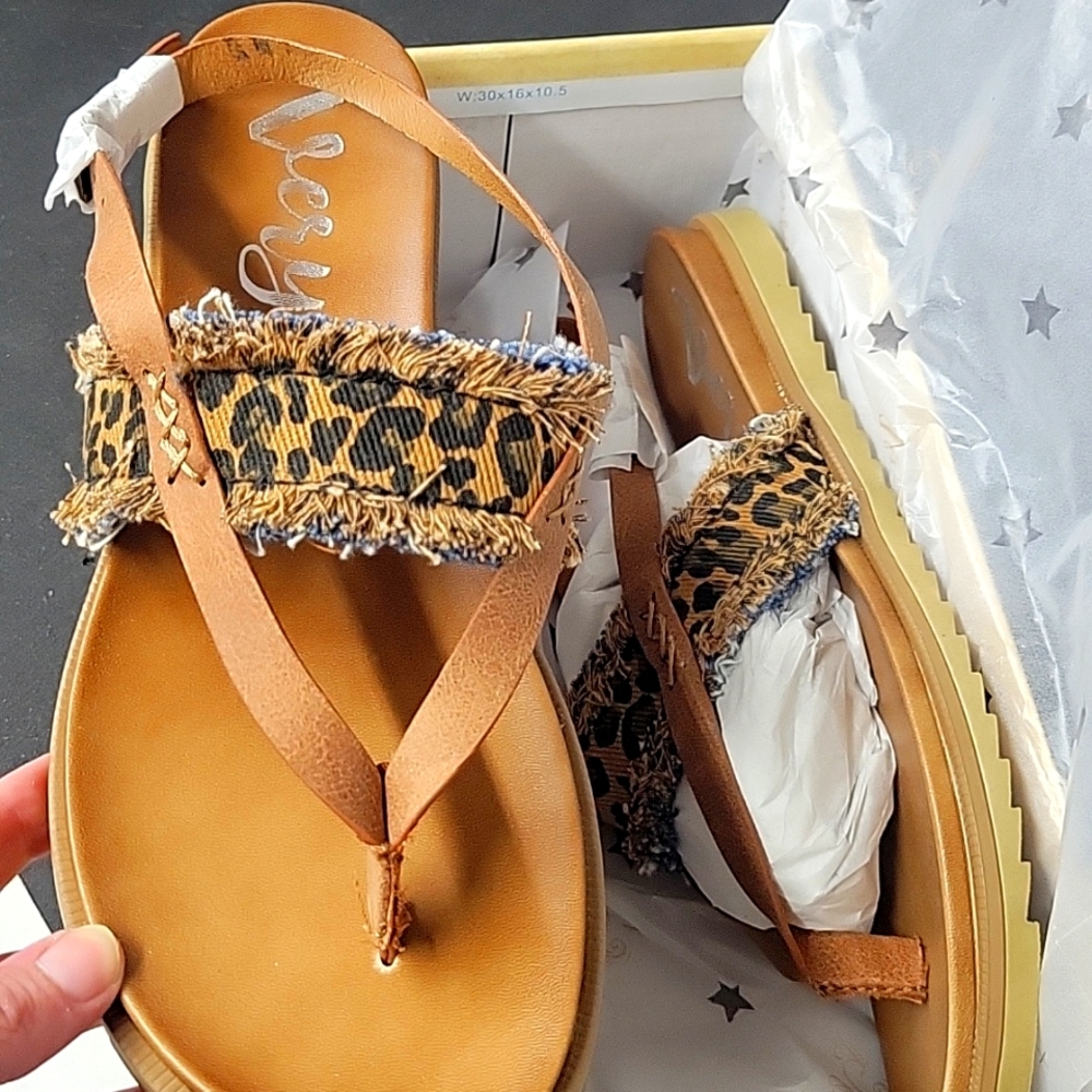 Very G leopard Sandals